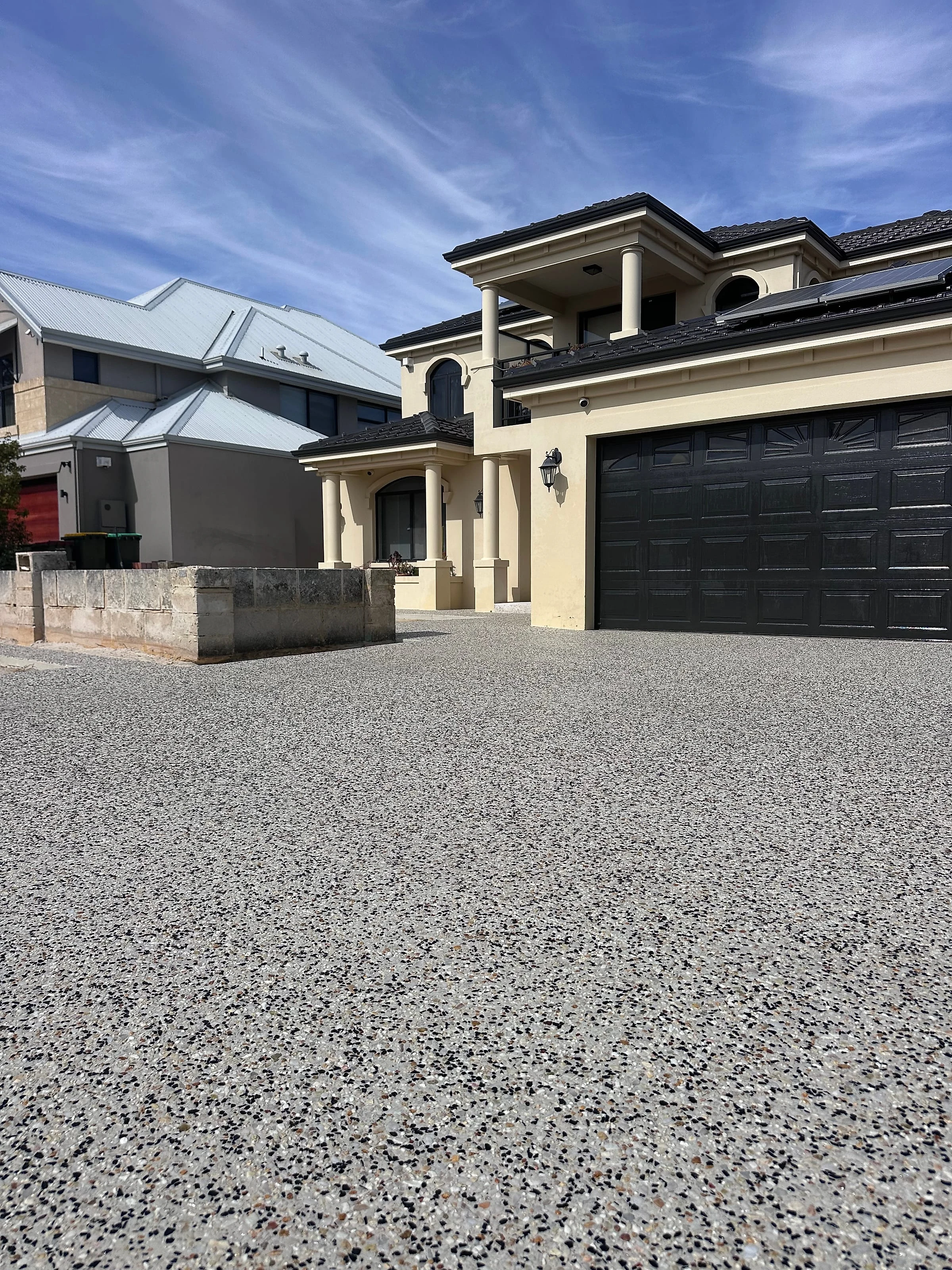 A 250m2 rip out and replace across the front and back of an established Stirling home. Exposed aggregate to th